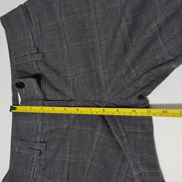 Ricki’s Plaid short Size 2 - Picture 8 of 10